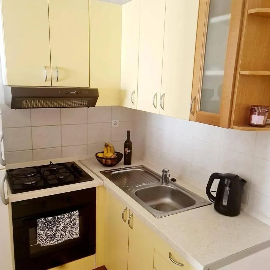 Apartments Maro Паг